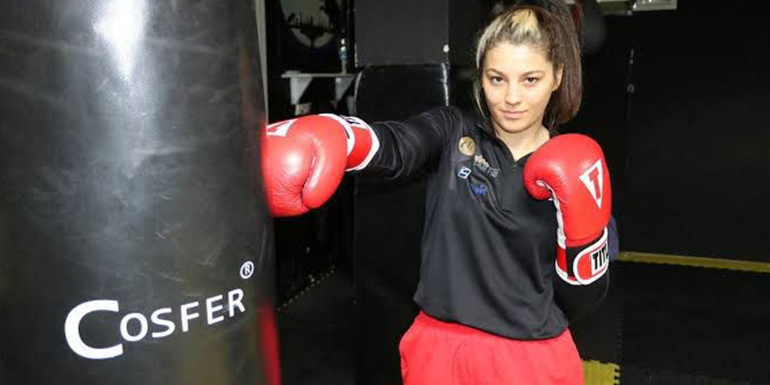 WBC'de gümüş kemerin sahibi Türk boksör Seren Ay Çetin oldu