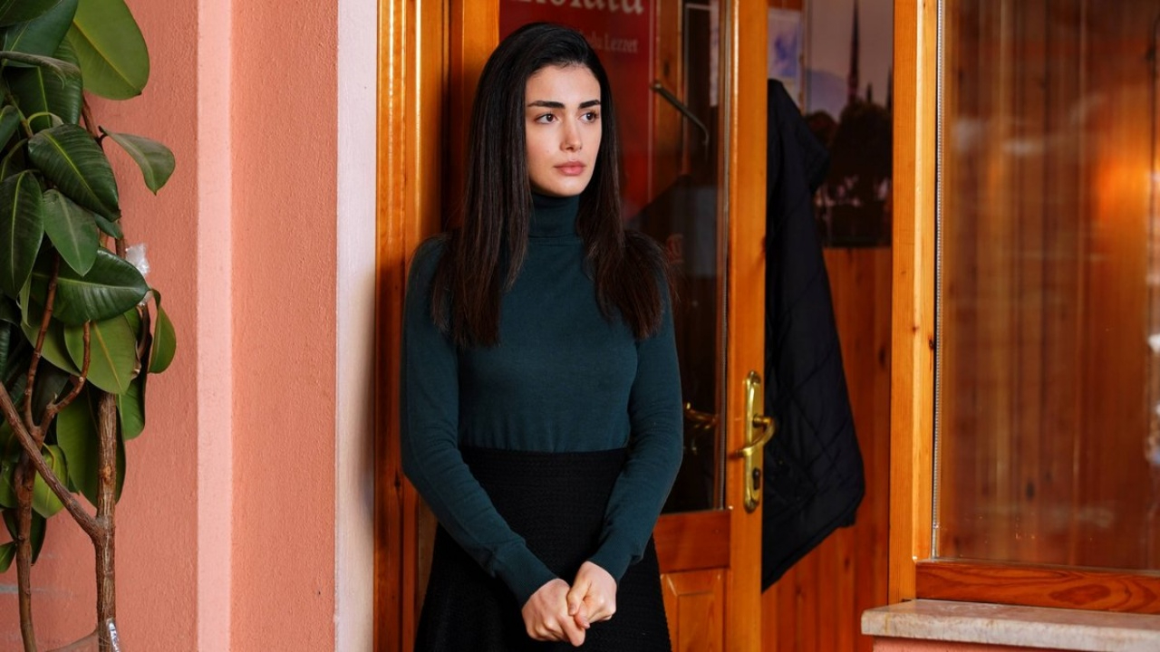 Tolga Sarıtaş Rol Arkadaşı Özge Yağız'ı Sinir Ediyor! Özge Yağız İtirafıyla Akılları Aldı!
