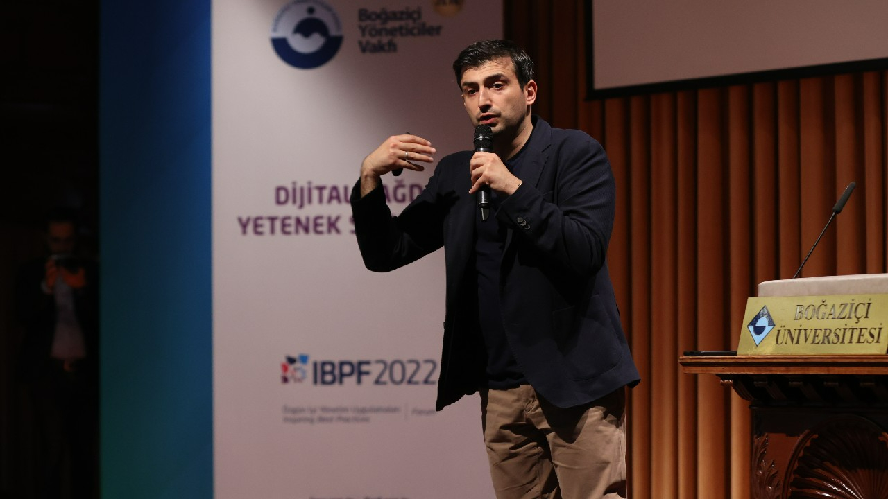 Bayraktar: Bir şehit anasının yüreğine su serpebiliyorsak o geliştirdiğimiz makine bir anlam kazanıyor!