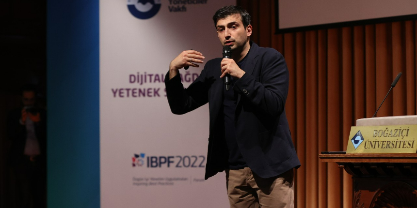 Bayraktar: Bir şehit anasının yüreğine su serpebiliyorsak o geliştirdiğimiz makine bir anlam kazanıyor!