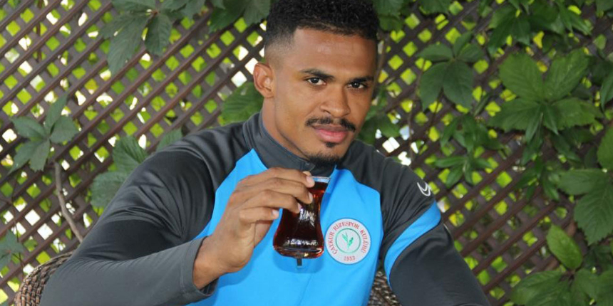 Süper Lig ekiplerinden Çaykur Rizespor, Fabricio Baiano ayrılığını resmen duyurdu