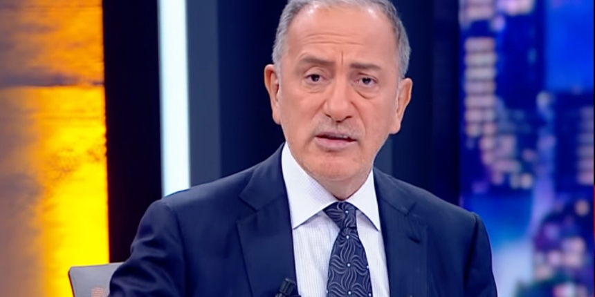 Fatih Altaylı'dan Ahmet Çakar'a 'dekolte' tepkisi: "Bundan rahatsız olsan Adnan Oktar'ın bol dekolteli oturak alemlerinde ne işin vardı!"