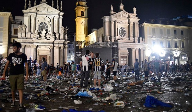 Torino'da bomba paniğinde yaralananların sayısı bin 527'ye yükseldi...