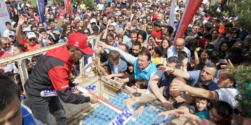 Uçurtma şenliği izdihama dönüştü, eğlenmeye gelen çocuklar ezildi