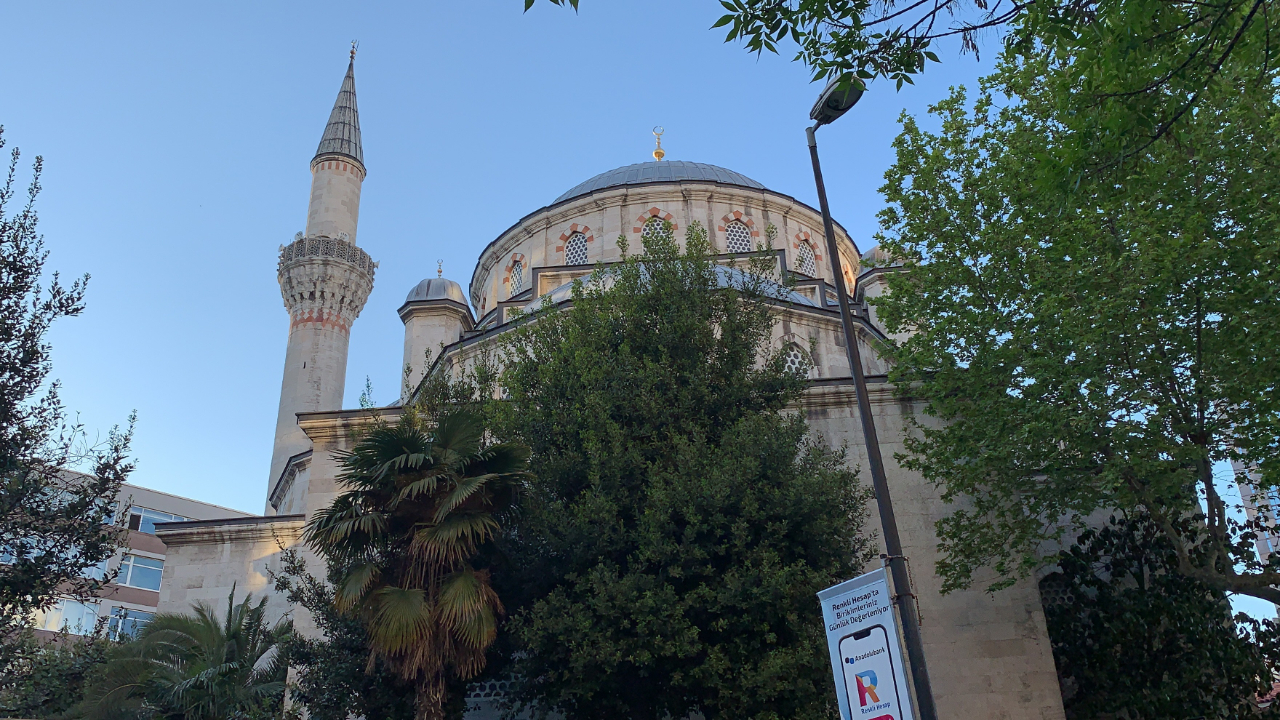 Şişli Camii'nin kubbesinde intihar girişimi!