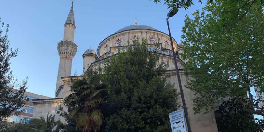 Şişli Camii'nin kubbesinde intihar girişimi!