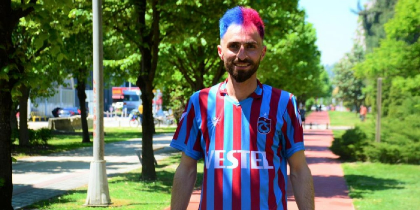 Şampiyonluk gelince saçlarını bordo maviye boyattı