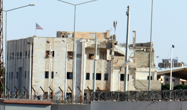 PYD "karargahı"na ikinci ABD bayrağı asıldı...