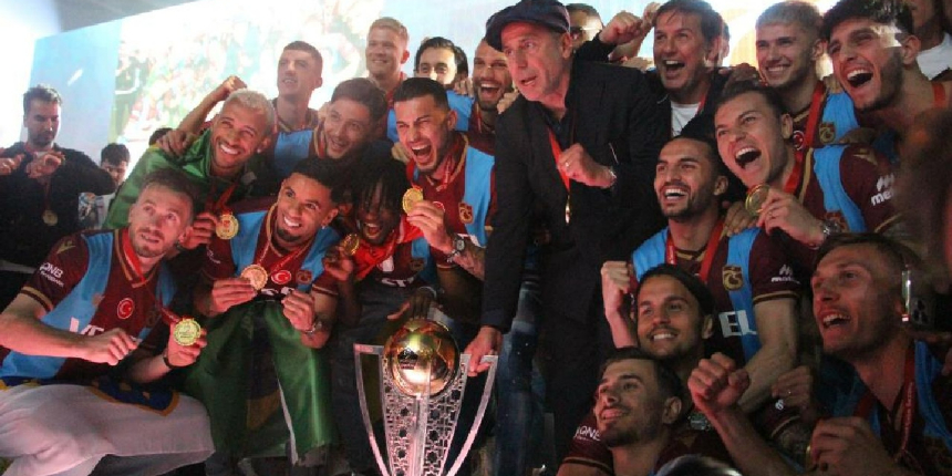 Trabzonspor şampiyonluk kupasını aldı!