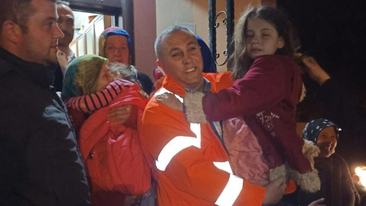 Giresun’da kayıp kız kardeşler arabanın bagajında uyurken bulundu