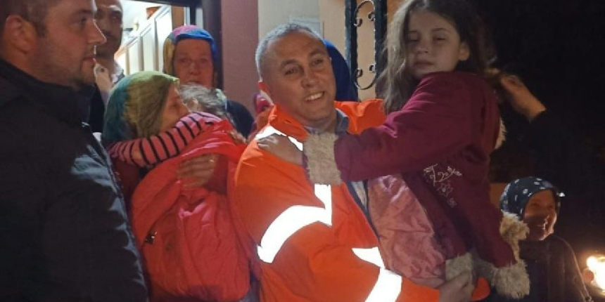 Giresun’da kayıp kız kardeşler arabanın bagajında uyurken bulundu