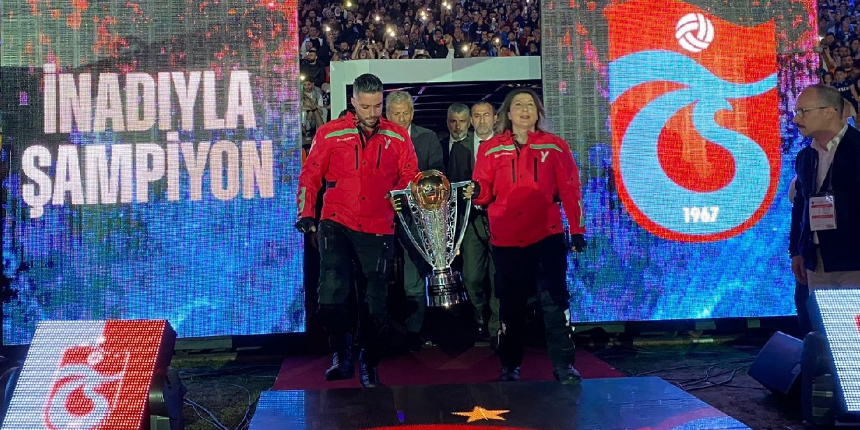 Trabzonspor'un şampiyonluk kutlamasında skandalın eşiğinden dönüldü!