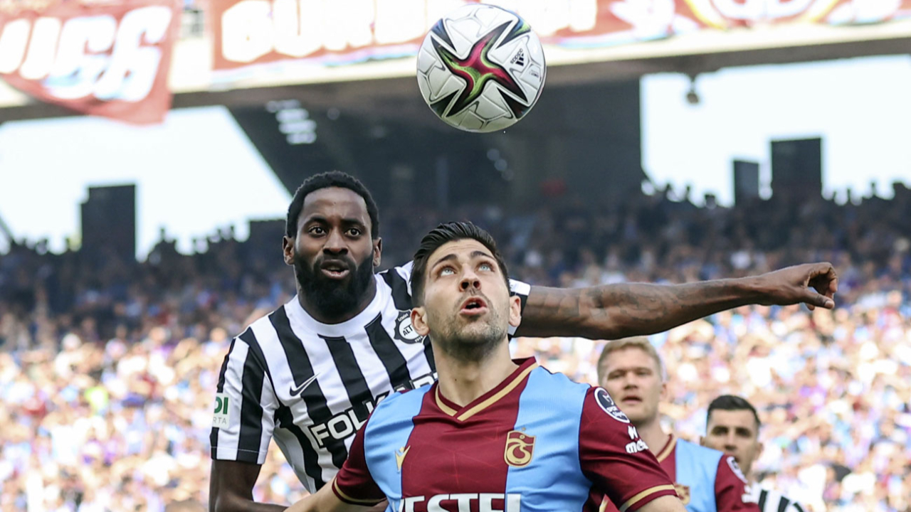 Şampiyon Trabzonspor İstanbul'da İzmir ekibi Altay'ı 2-1 mağlup etti
