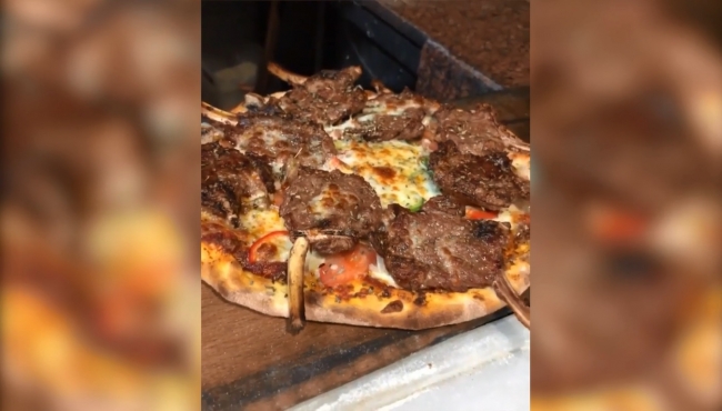Adanalı usta kaburgalı pizza yaptı!