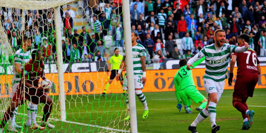 Hatayspor'u yenen Konyaspor, Şampiyonlar Ligi umudunu son haftaya taşıdı