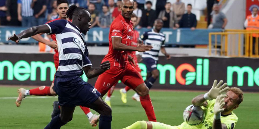Kasımpaşa'yı 4 golle geçen Antalyaspor'un yenilmezlik serisi 15 maça yükseldi