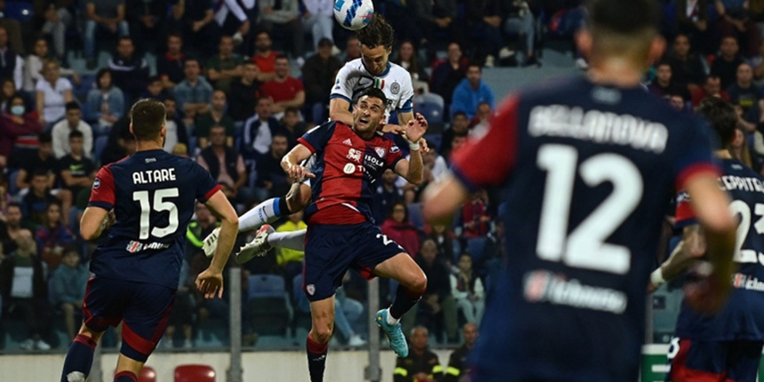 Serie A'da Inter Cagliari'yi deplasmanda 3-1 yendi, şampiyonluk mücadelesi son haftaya kaldı