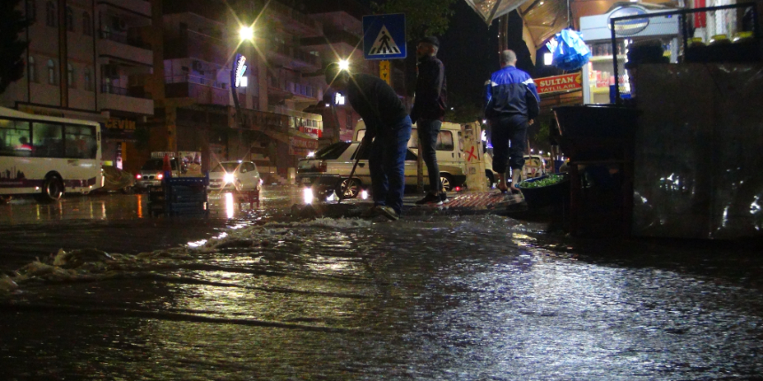 Şanlıurfa’da sağanak yağış etkili oldu