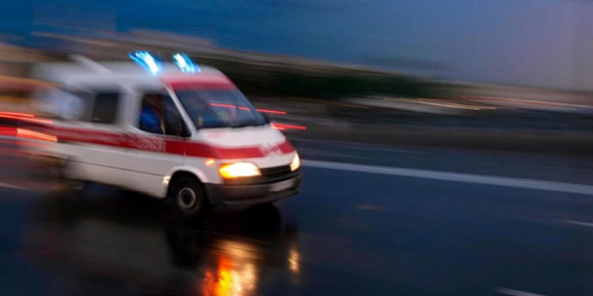 Hastalar doktor beklerken sağlıkçılardan skandal: Ambulansı otoparka çekip cinsel ilişkiye girdiler!