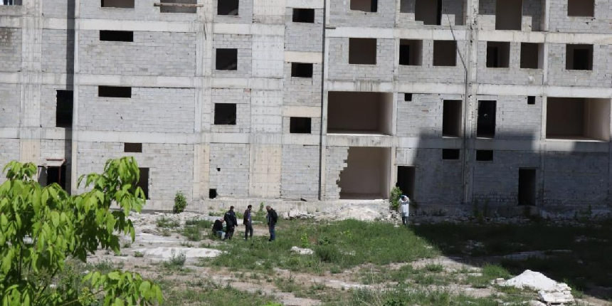 17 yaşındaki genç, 9. kattan atlayarak hayatına son verdi!