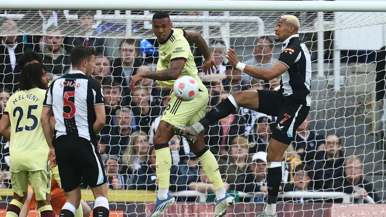 Premier Lig'de Newcastle United'a mağlup olan Arsenal için Şampiyonlar Ligi artık uzak ihtimal