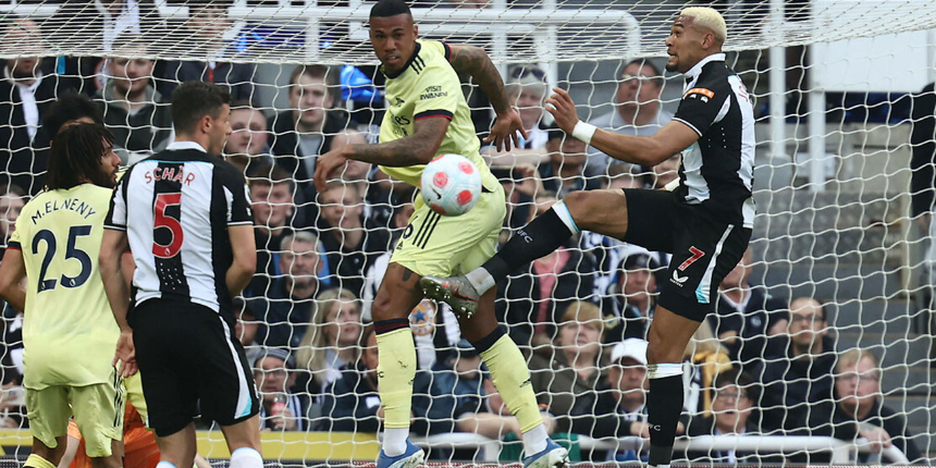 Premier Lig'de Newcastle United'a mağlup olan Arsenal için Şampiyonlar Ligi artık uzak ihtimal