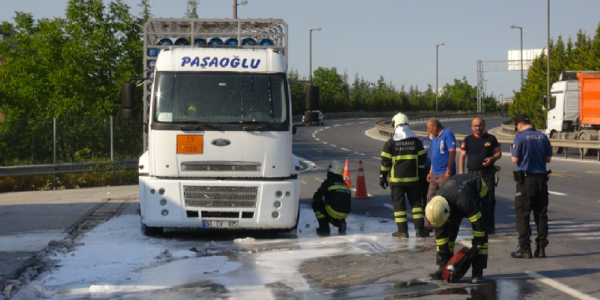 LPG tüpü yüklü kamyonda yangın çıktı, facia son anda önlendi!