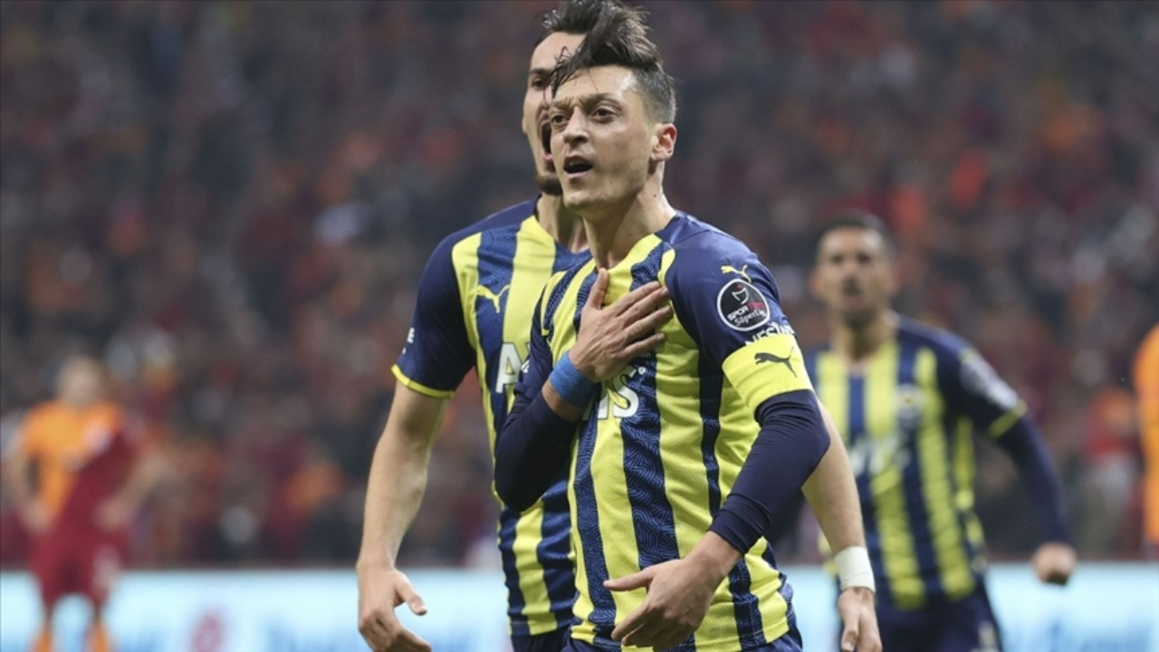 Arap basınından Mesut Özil'e övgü: "Çağımızın Muhammed Ali'si"