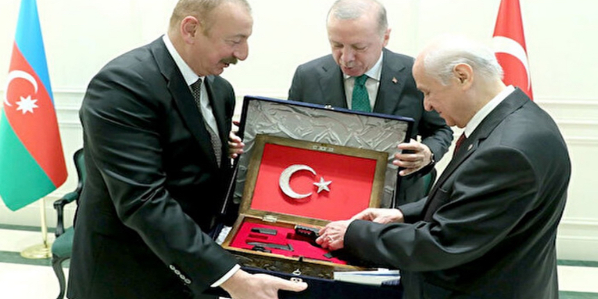Rize-Artvin Havalimanı açılış töreninde İlham Aliyev'e manidar hediye!