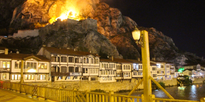 Amasya'da tarihi Kızlar Sarayı'nda yangın