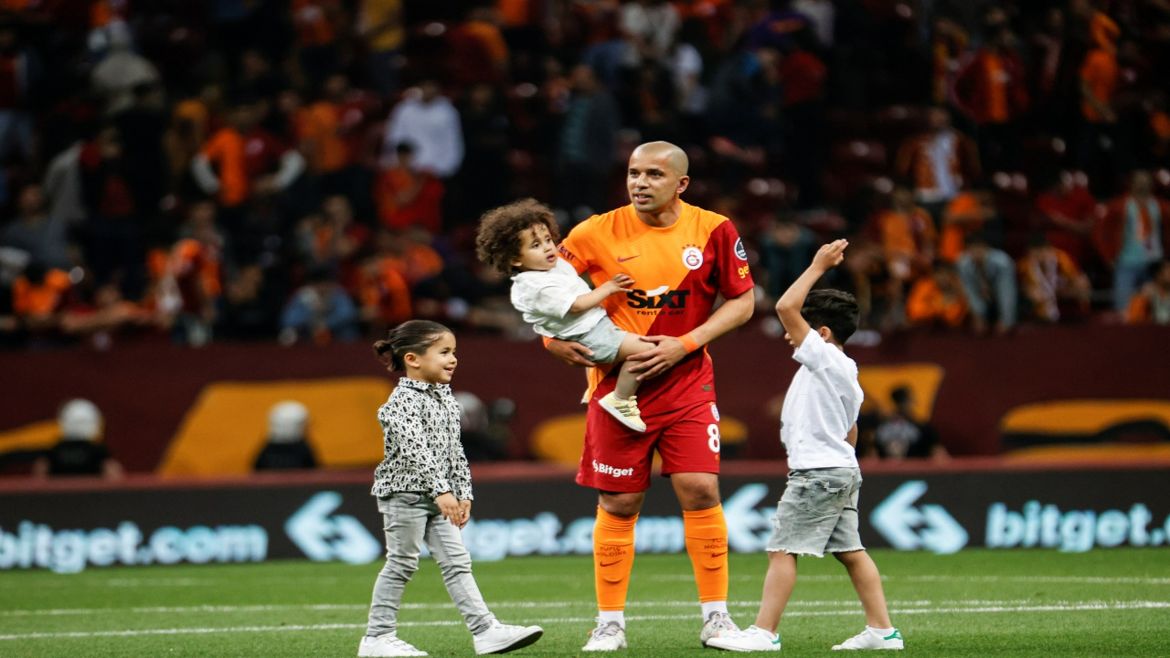 Sofiane Feghouli Galatasaray'a veda etti!