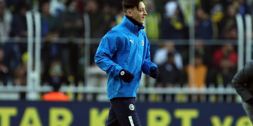 Fenerbahçe'de başkan Ali Koç, kadro dışı bırakılan Mesut Özil'le özel olarak görüşecek