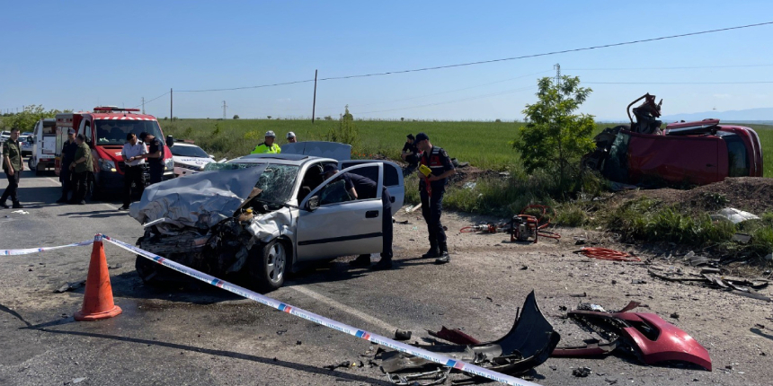 Uşak’ta feci kaza! 7 aylık hamile kadın ve annesi öldü