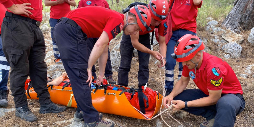 Ölüdeniz'deki yamaç paraşütü atlayışında faciadan dönüldü