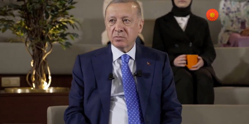 Cumhurbaşkanı Erdoğan Millet Kütüphanesi'nde gençlerle buluştu