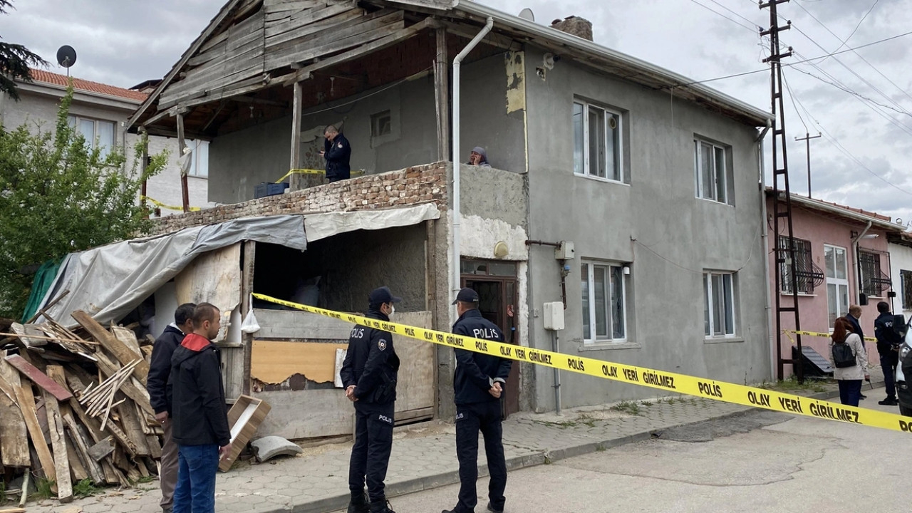Eskişehir'de 15 yaşındaki çocuk dehşet saçtı: Annesini öldürdü, 3 kadın komşusunu yaraladı!