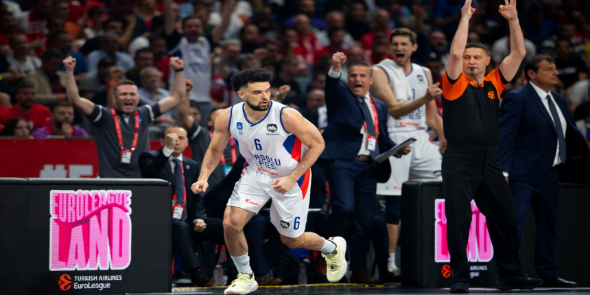 Anadolu Efes üst üste üçüncü kez finalde