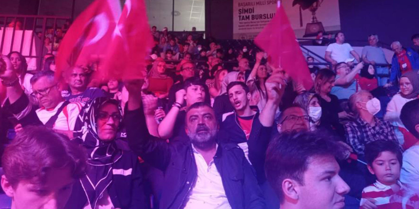 Dünya şampiyonu olan milli boksör Hatice Akbaş'ın memleketi Malatya Akçadağ'da şampiyonluk coşkusu