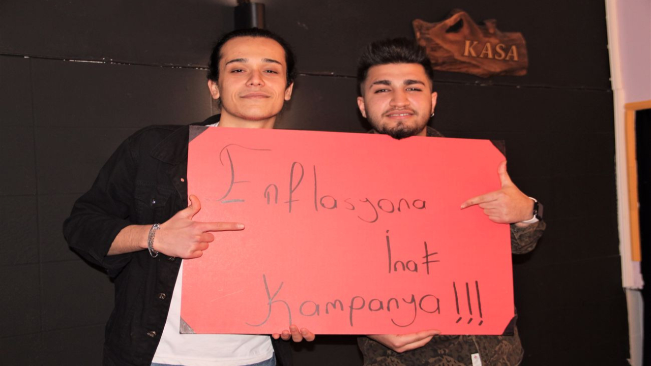 İki kafadar enflasyona inat fiyatları yarı yarıya indirdi