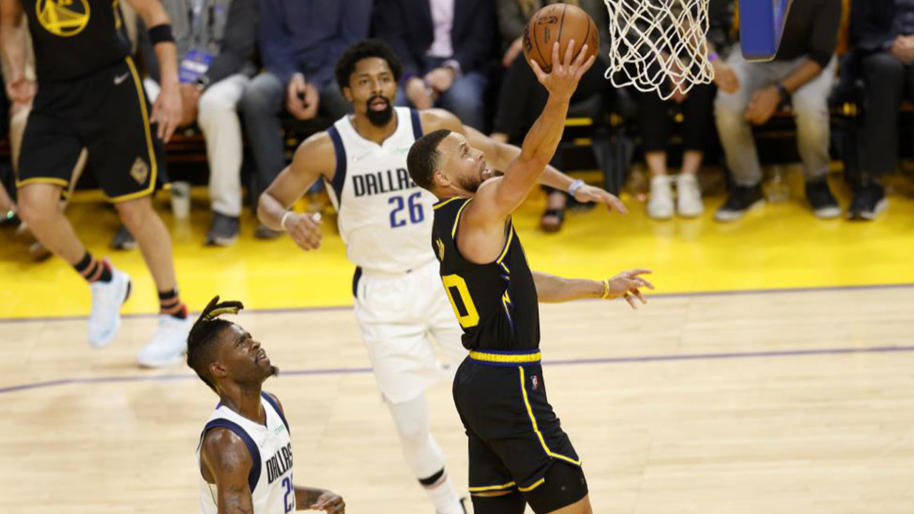 Batı Konferansı finalinde Golden State Warriors, Dallas Mavericks karşısında durumu 2-0 yaptı