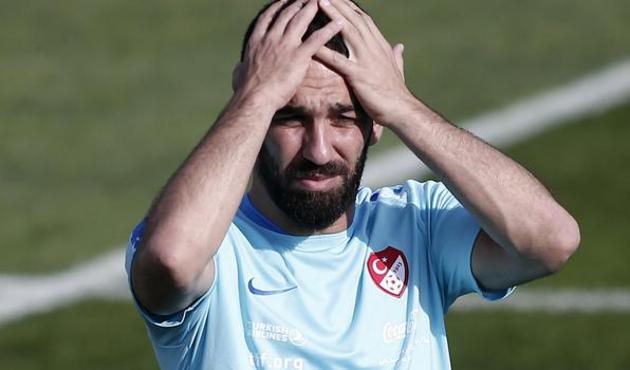 Barcelona'da Arda Turan depremi...