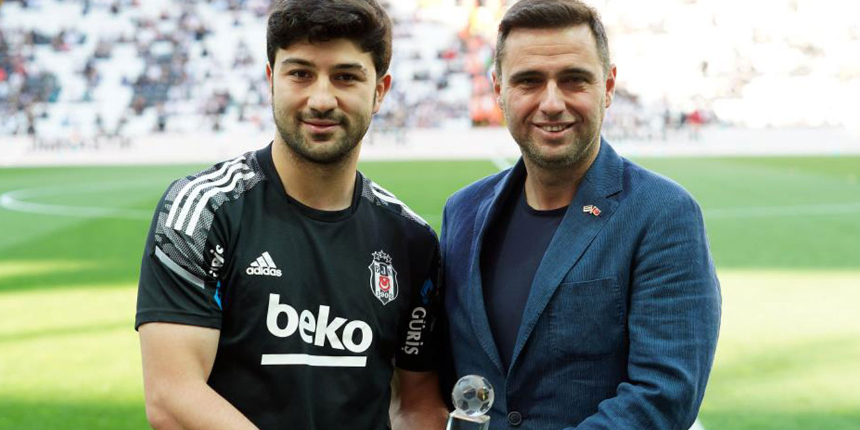 Konyaspor maçı öncesi Beşiktaşlı futbolcu Güven Yalçın'a 100. maç plaketi