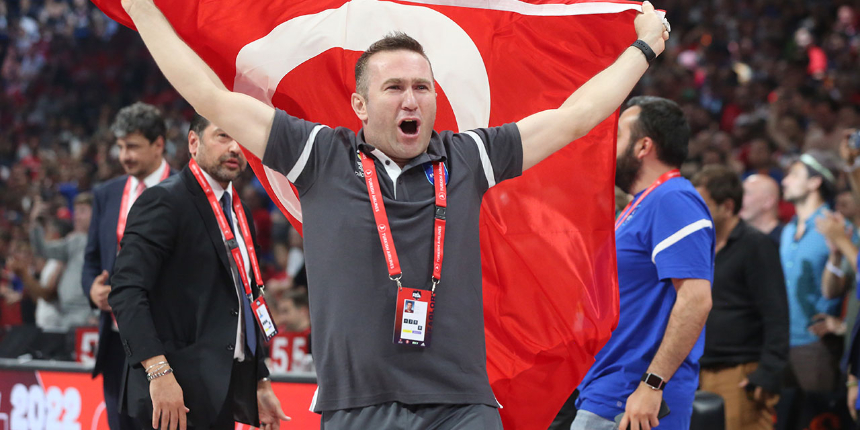 Siyasilerden Avrupa Şampiyonu Anadolu Efes’e tebrik mesajı