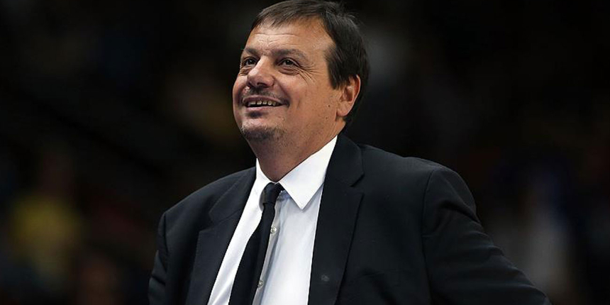 Şampiyon Anadolu Efes'in hocası Ergin Ataman, tüm dünyaya Türkçe seslendi!
