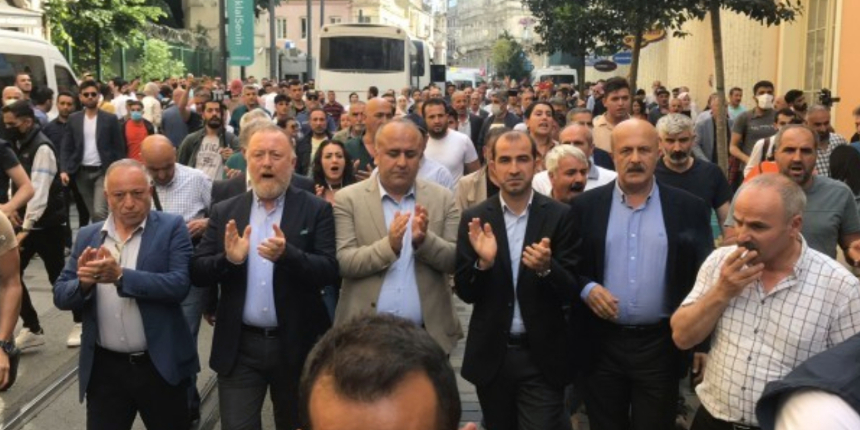 HDP’li PKK yandaşları, TSK’nın Pençe Kilit operasyonunu İstiklal'de protesto etti