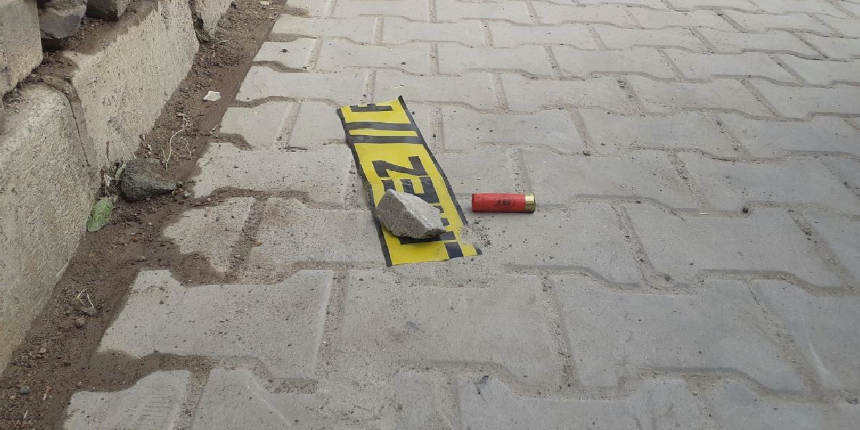 Sokakta hız yapanları uyarınca, pompalı tüfekle vuruldu!