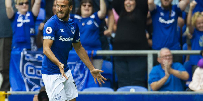 Golcü futbolcu Cenk Tosun ile Premier Lig ekibi Everton'ın yolları ayrıldı