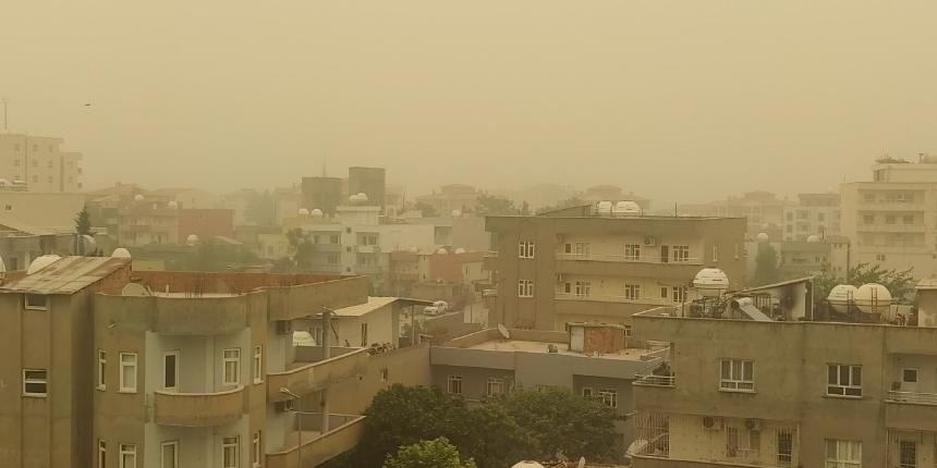 Irak'tan kum fırtınası geldi: Belediyeler peş peşe 'Dışarı çıkmayın' uyarısı yapıyor!