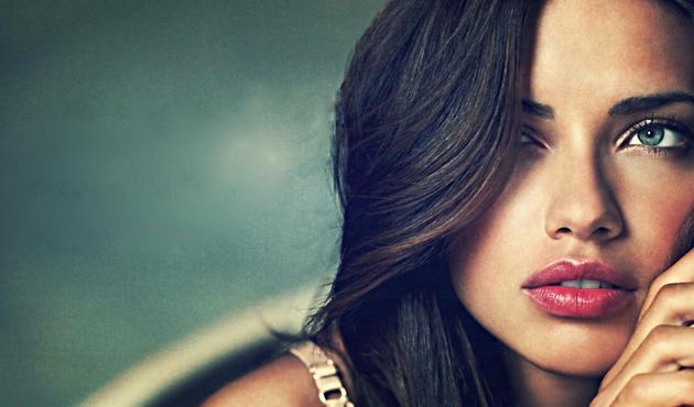 Ve Adriana Lima Türkiye'de!