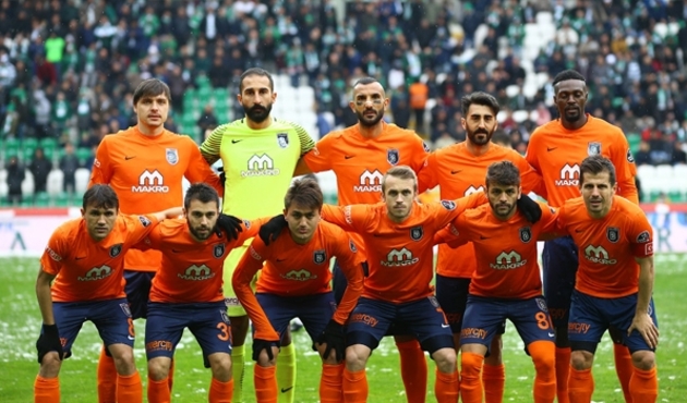 Başakşehir'de sürpriz ayrılık: Yalçın Ayhan'ın sözleşmesi feshedildi